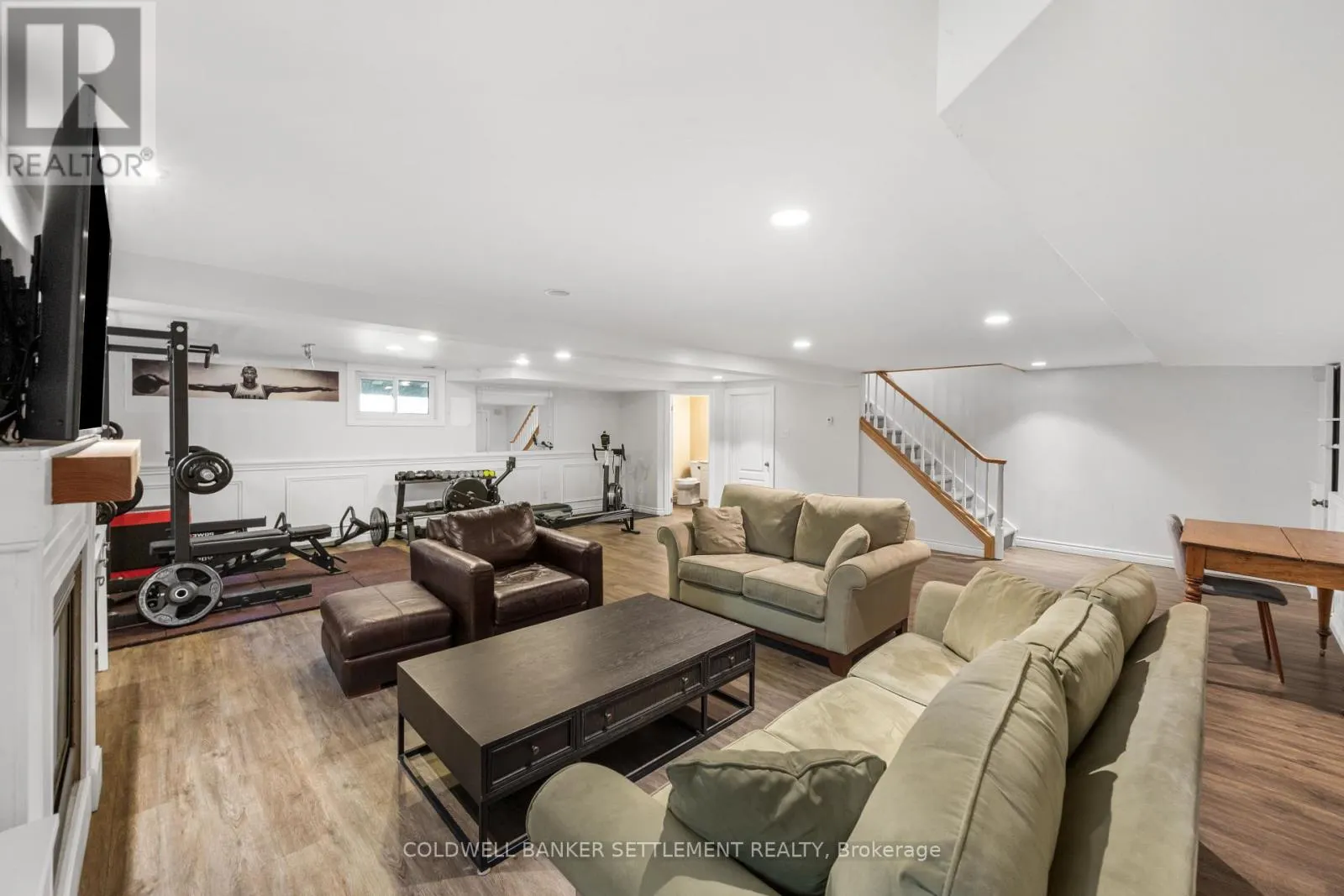 11 SCOTT CRESCENT