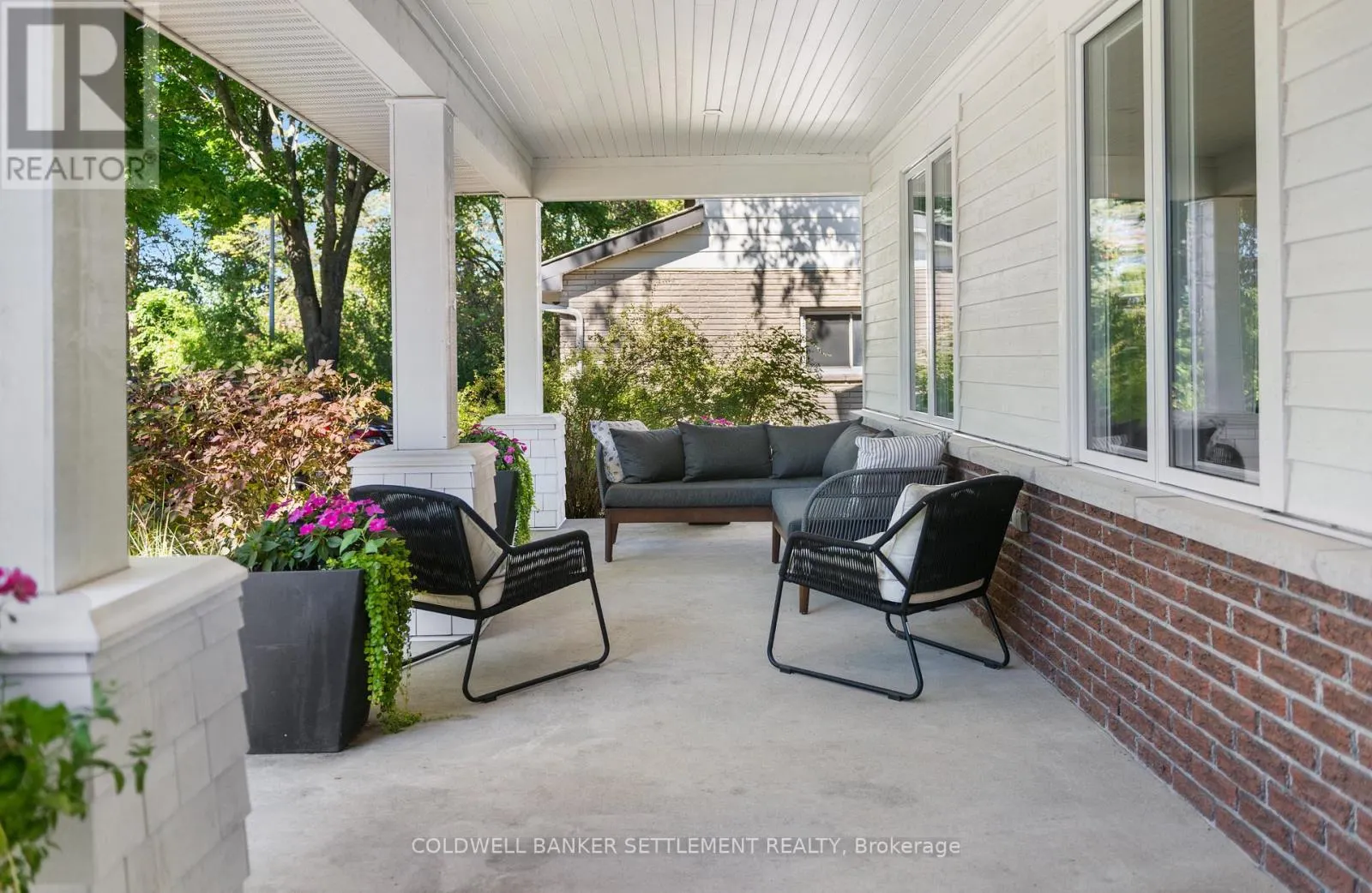 11 SCOTT CRESCENT