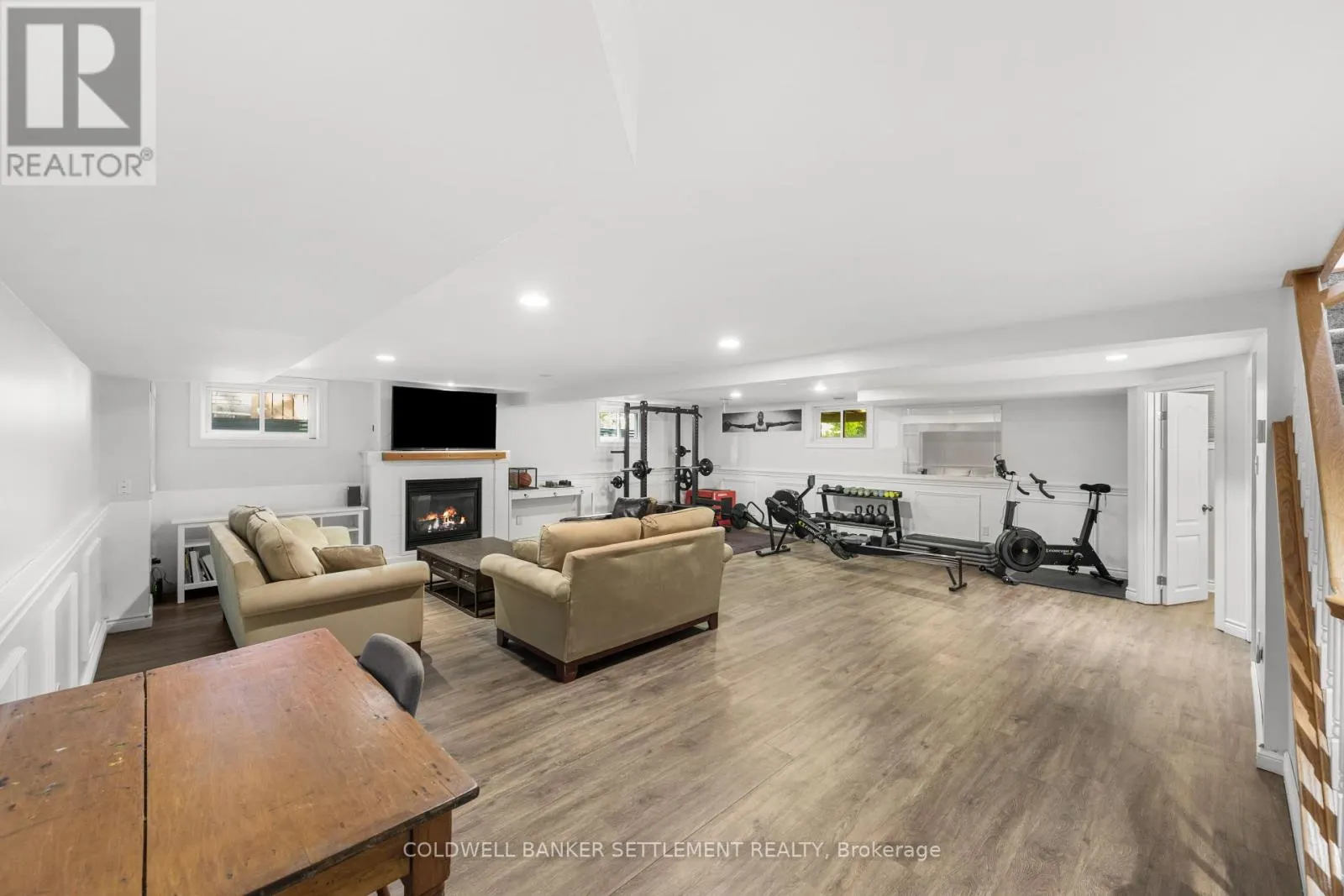 11 SCOTT CRESCENT