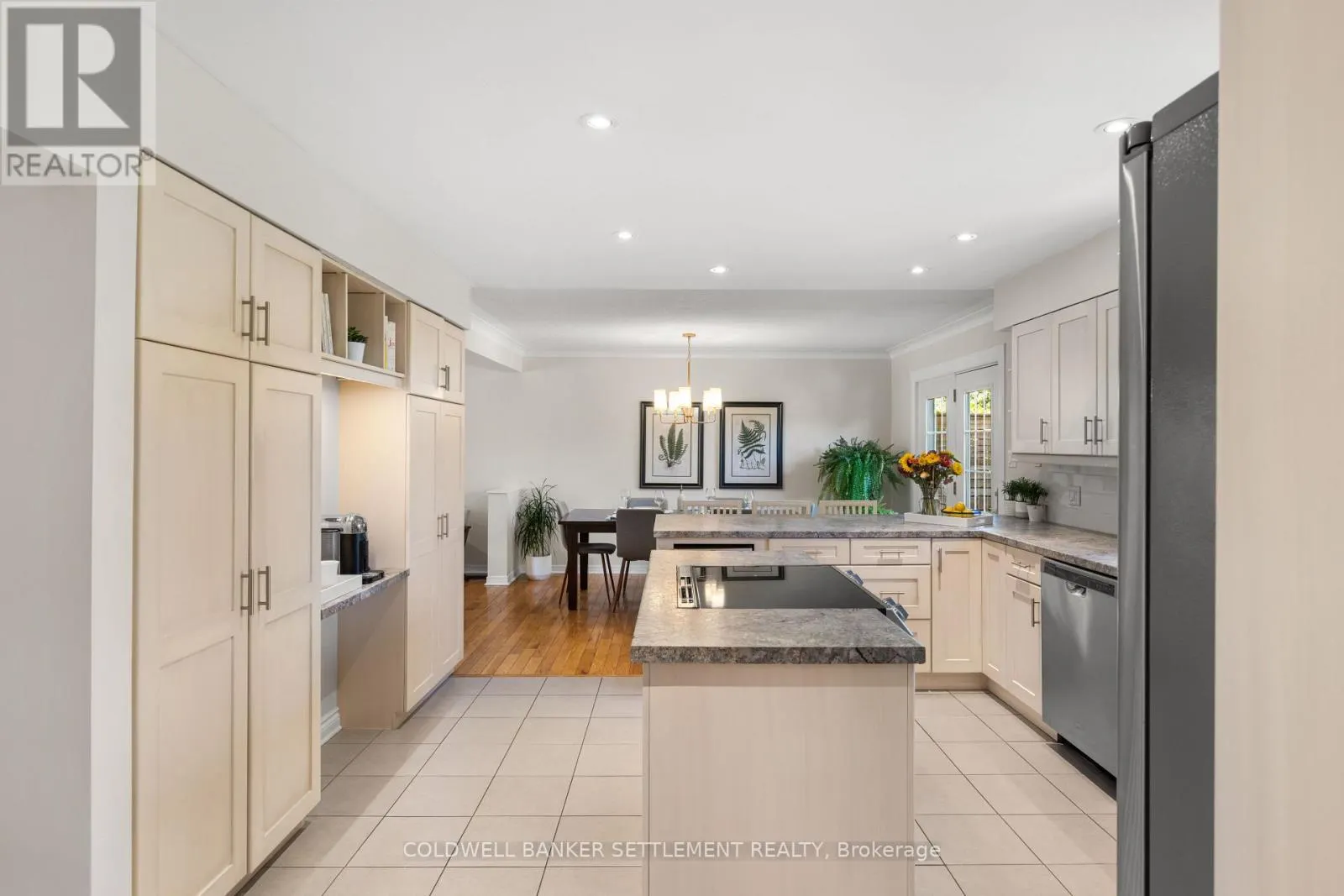 11 SCOTT CRESCENT