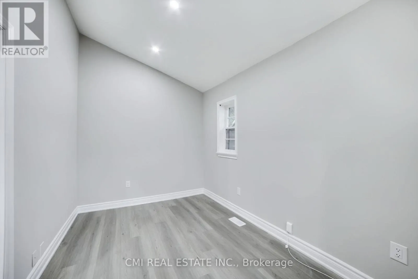 86 ADAIR AVENUE S