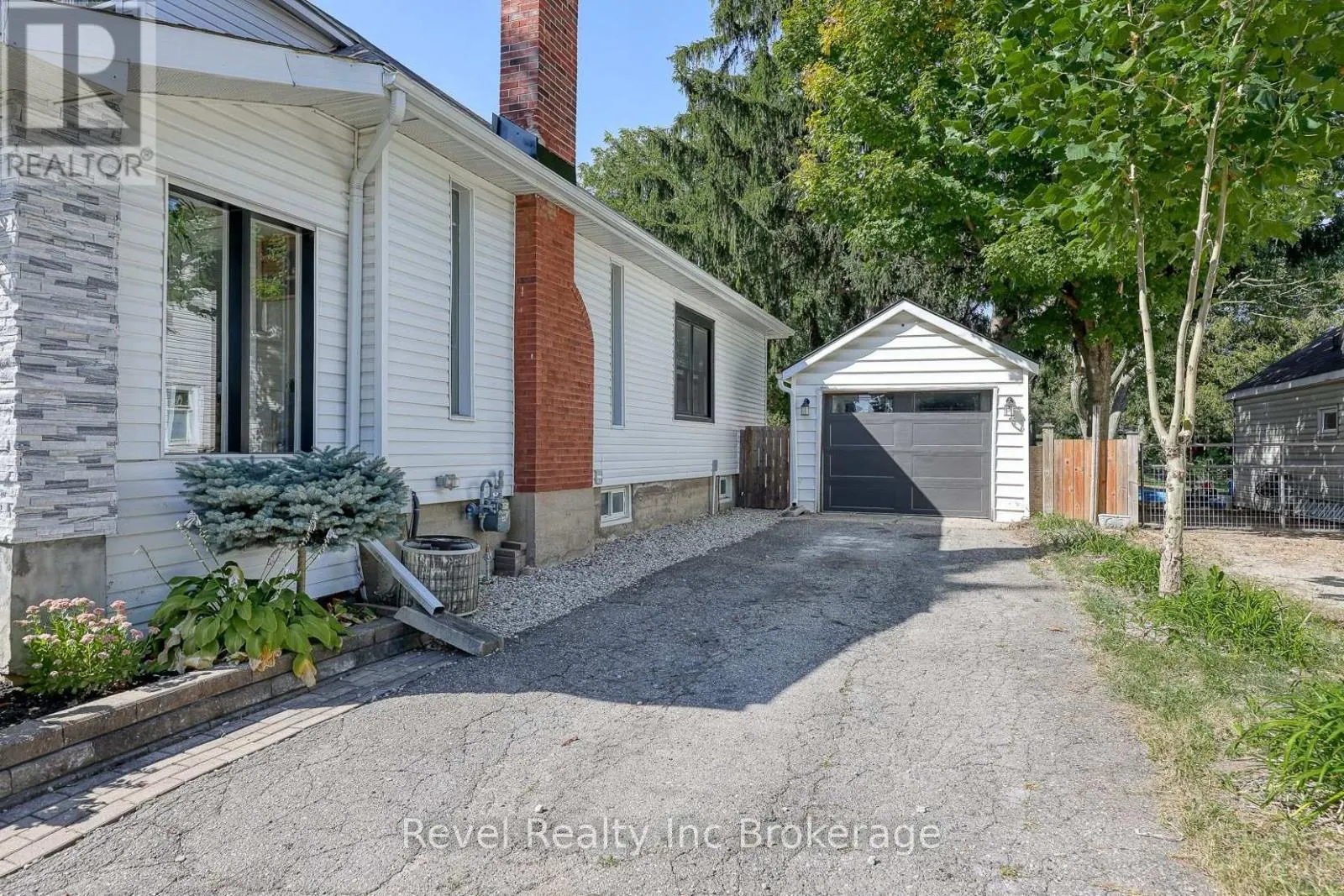 174 DELATRE STREET W