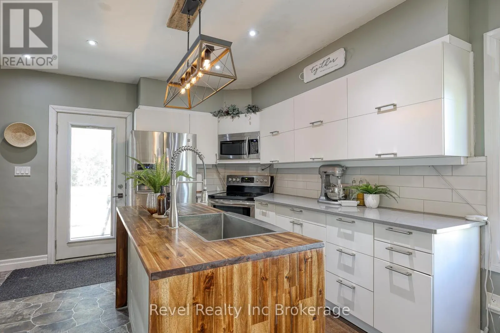 174 DELATRE STREET W