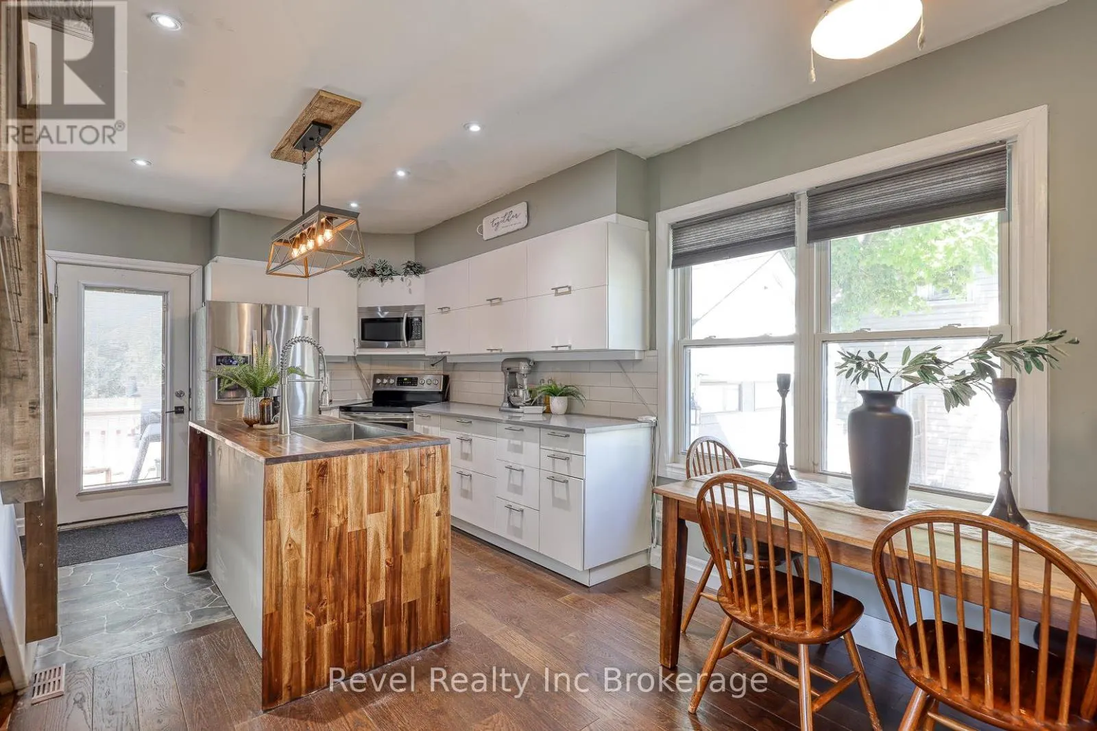 174 DELATRE STREET W