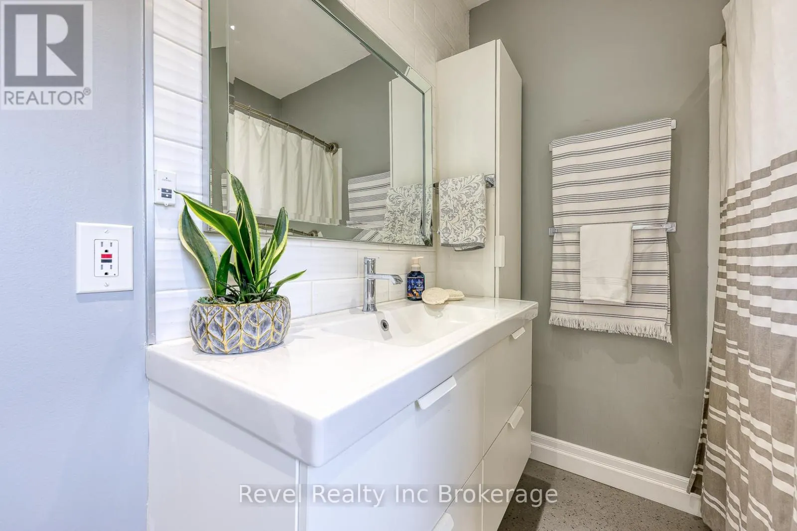 174 DELATRE STREET W