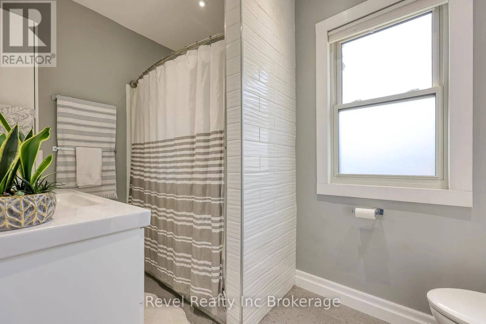 174 DELATRE STREET W