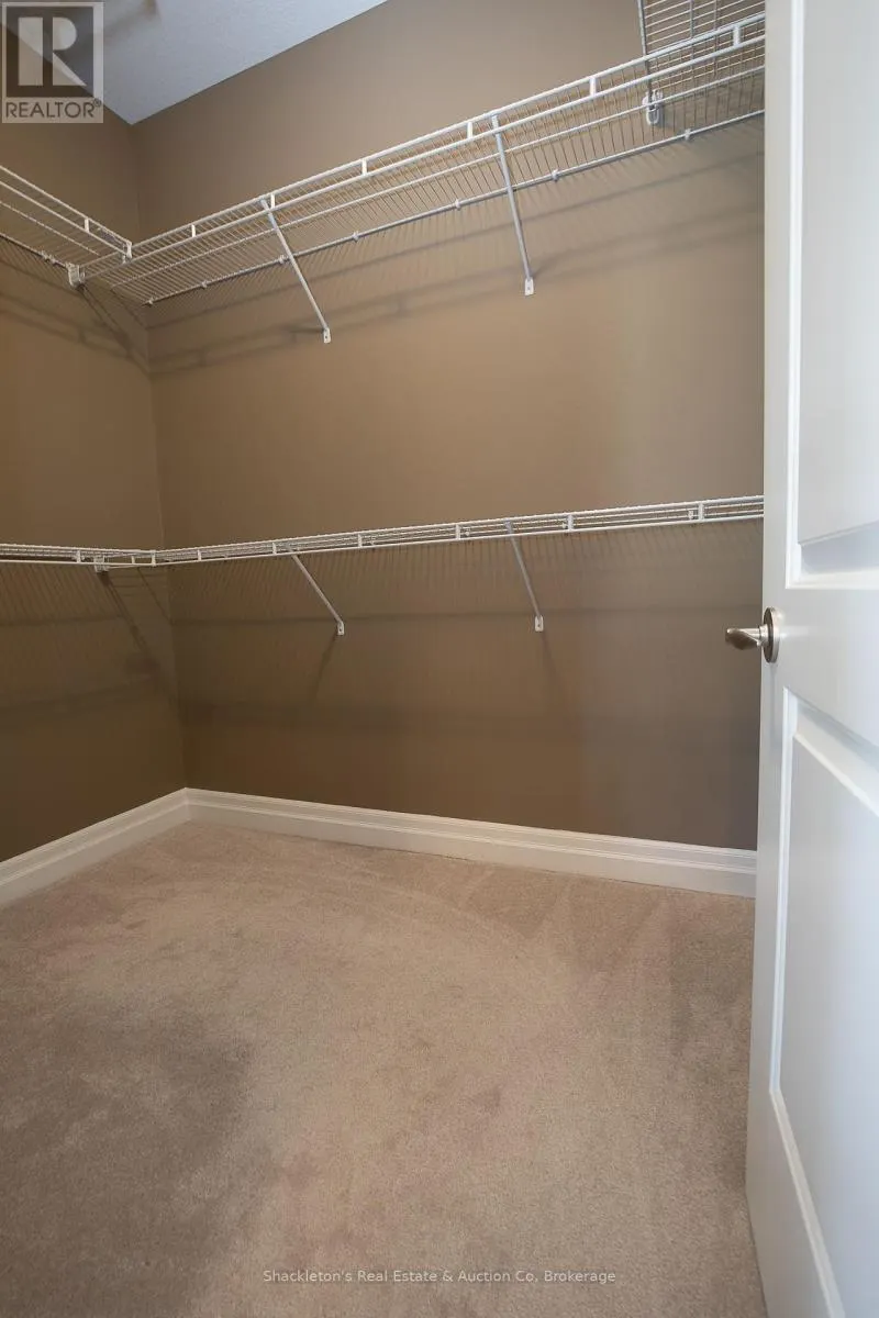 30 - 41 NORTH POINTE DRIVE, #30
