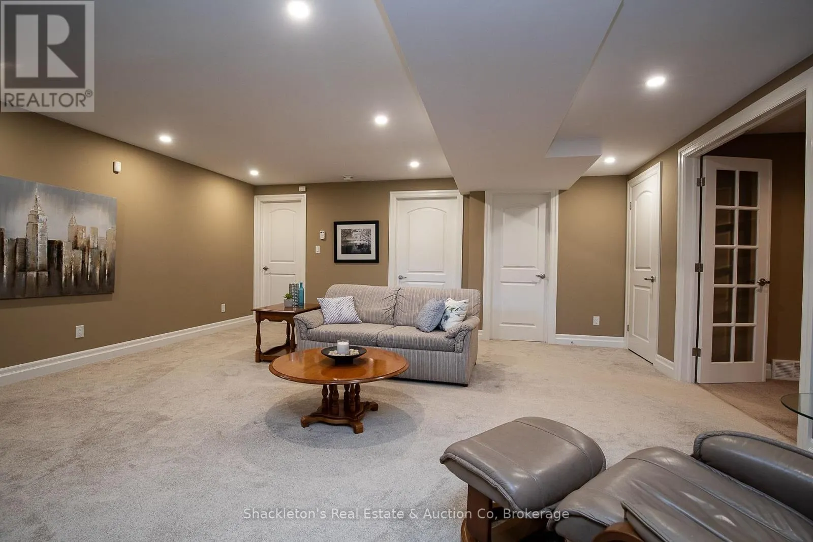 30 - 41 NORTH POINTE DRIVE, #30