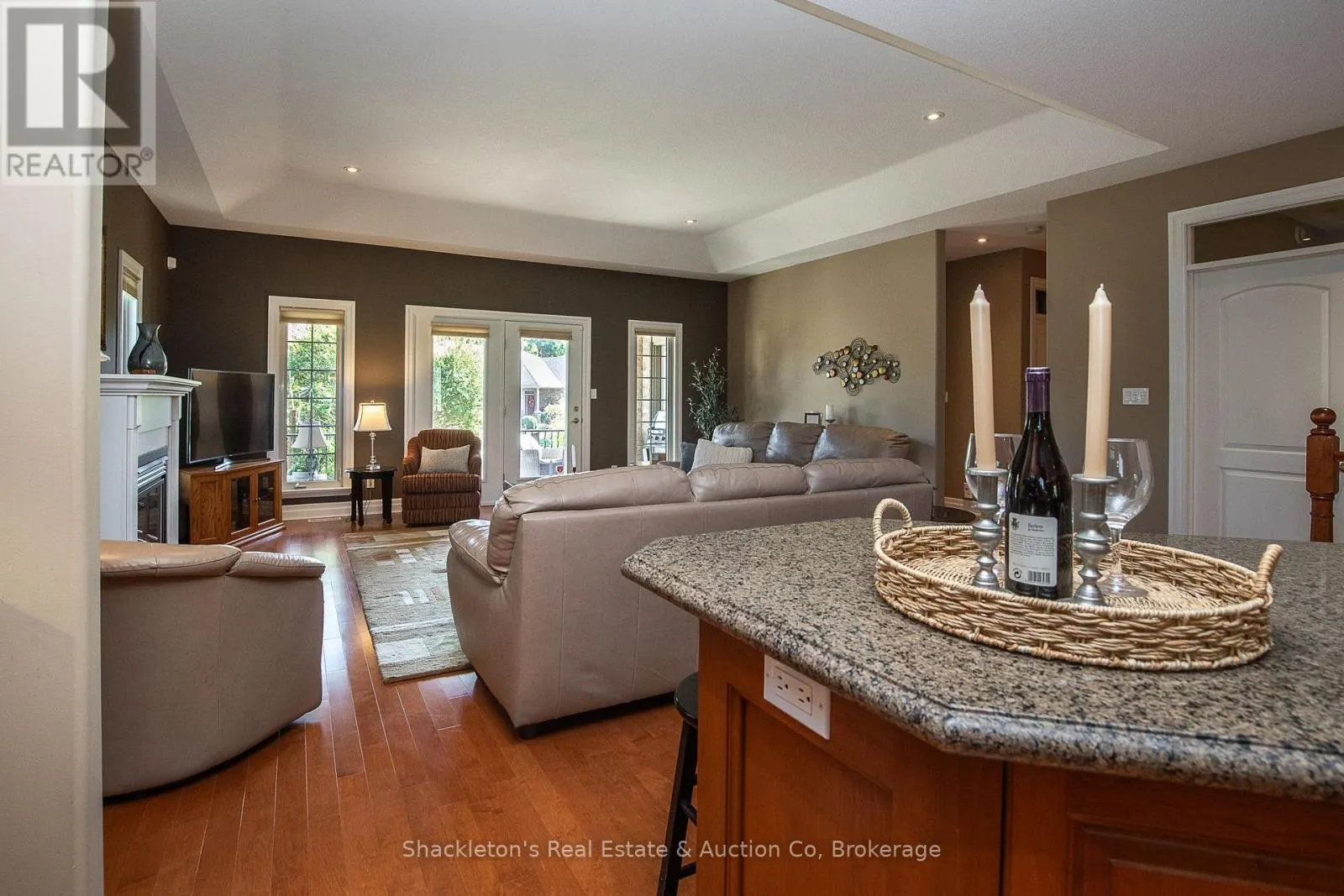 30 - 41 NORTH POINTE DRIVE, #30