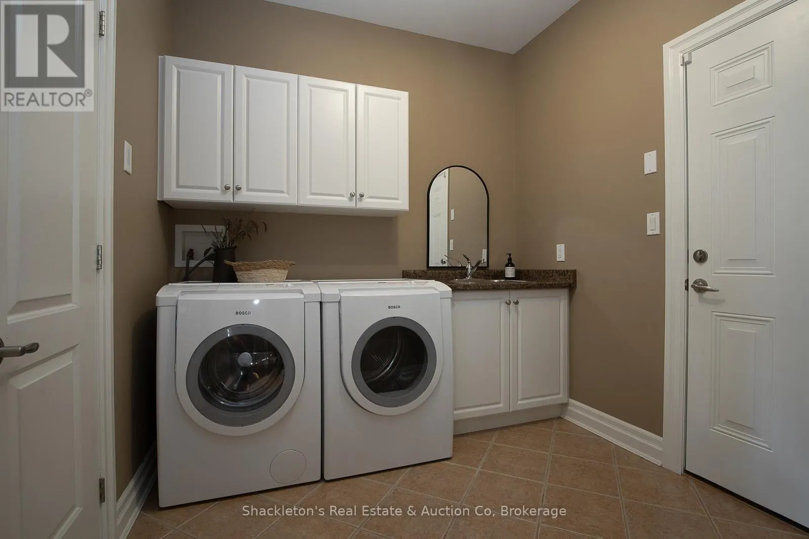 30 - 41 NORTH POINTE DRIVE, #30