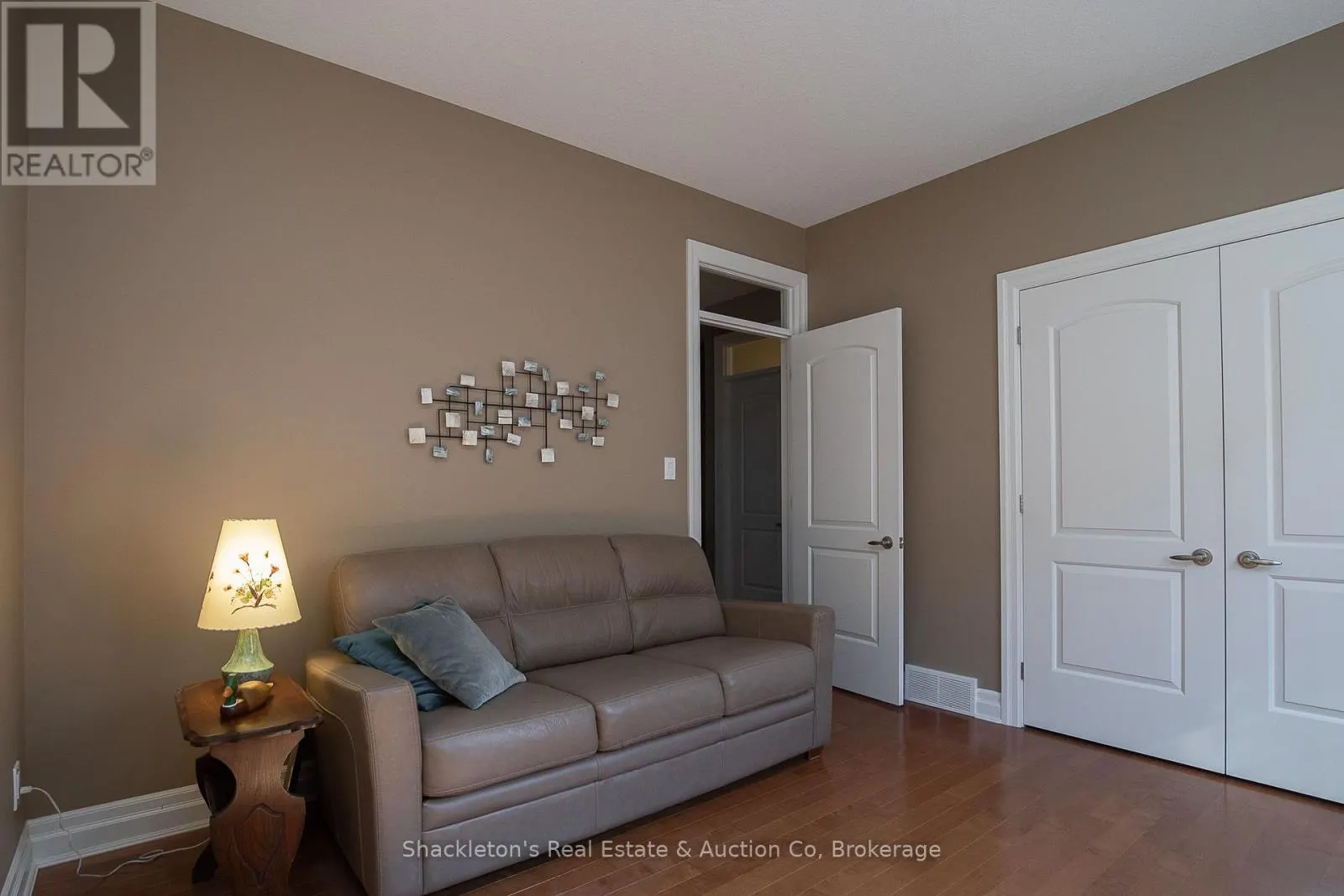 30 - 41 NORTH POINTE DRIVE, #30