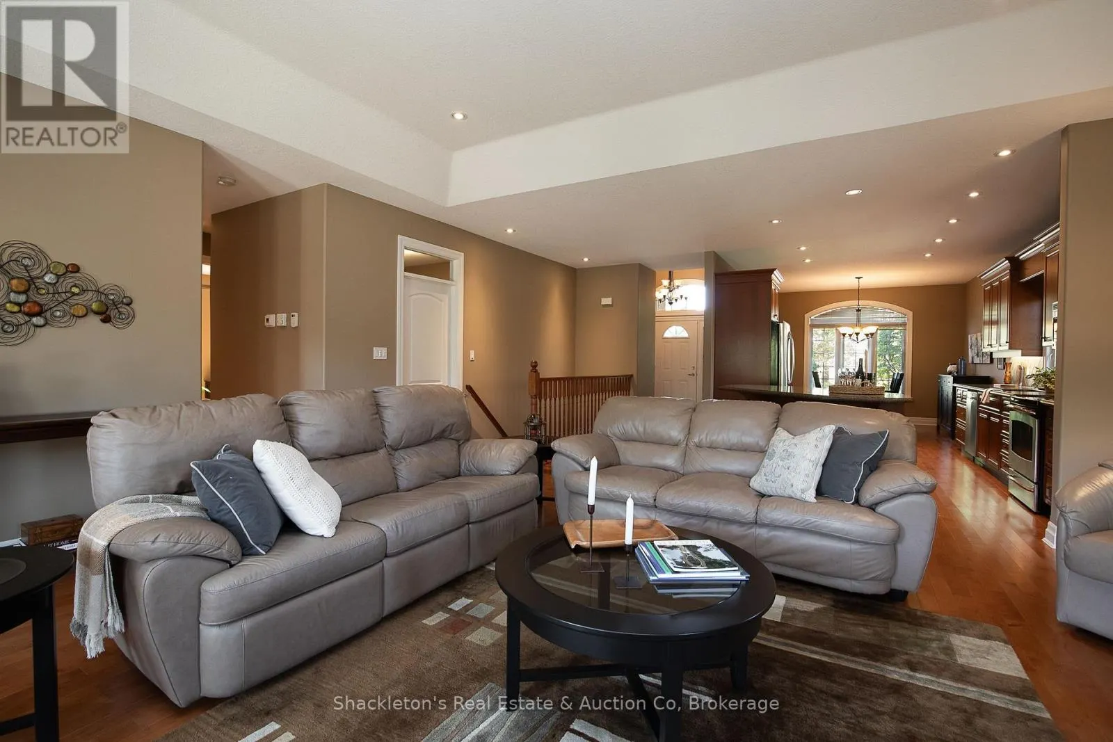 30 - 41 NORTH POINTE DRIVE, #30