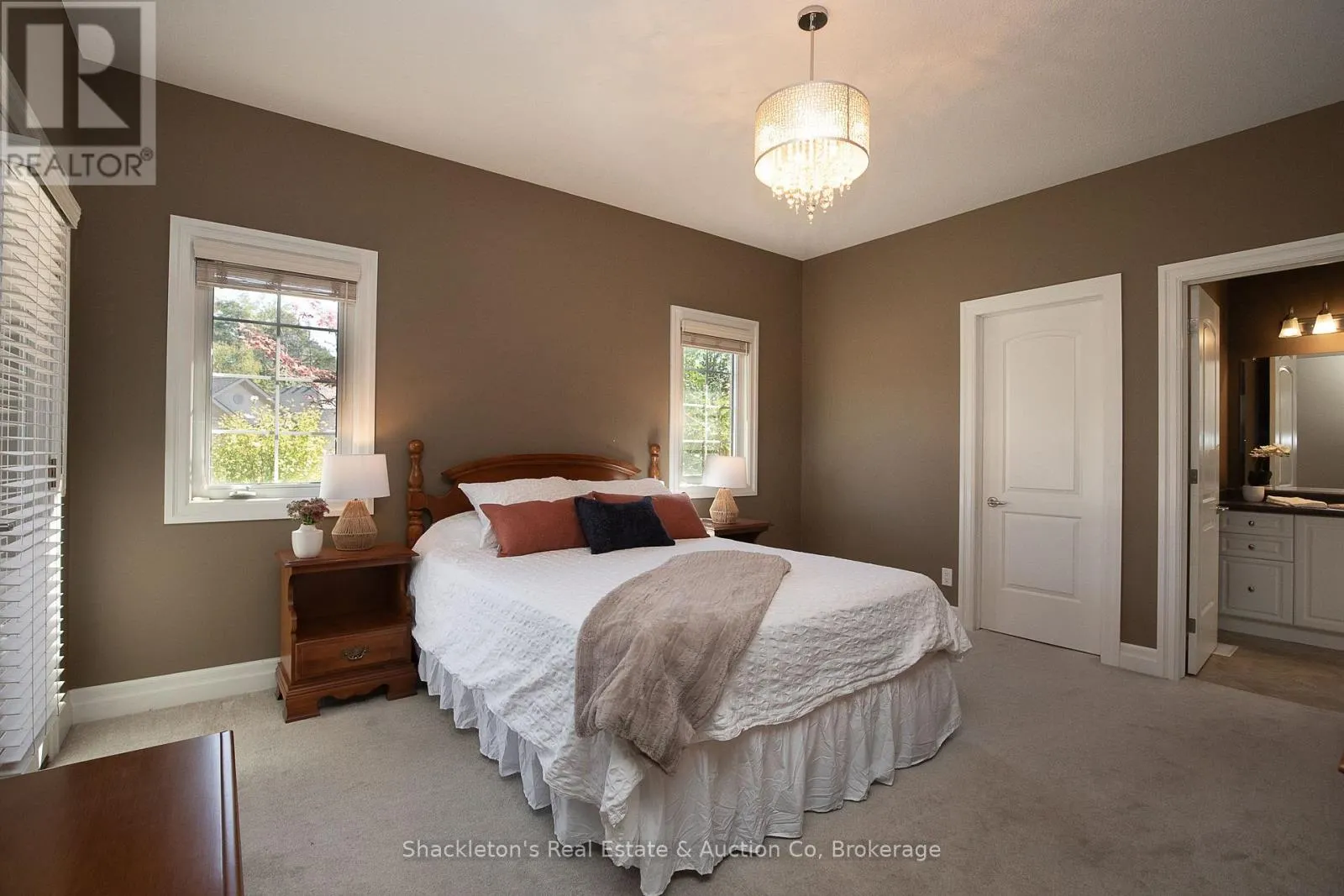 30 - 41 NORTH POINTE DRIVE, #30