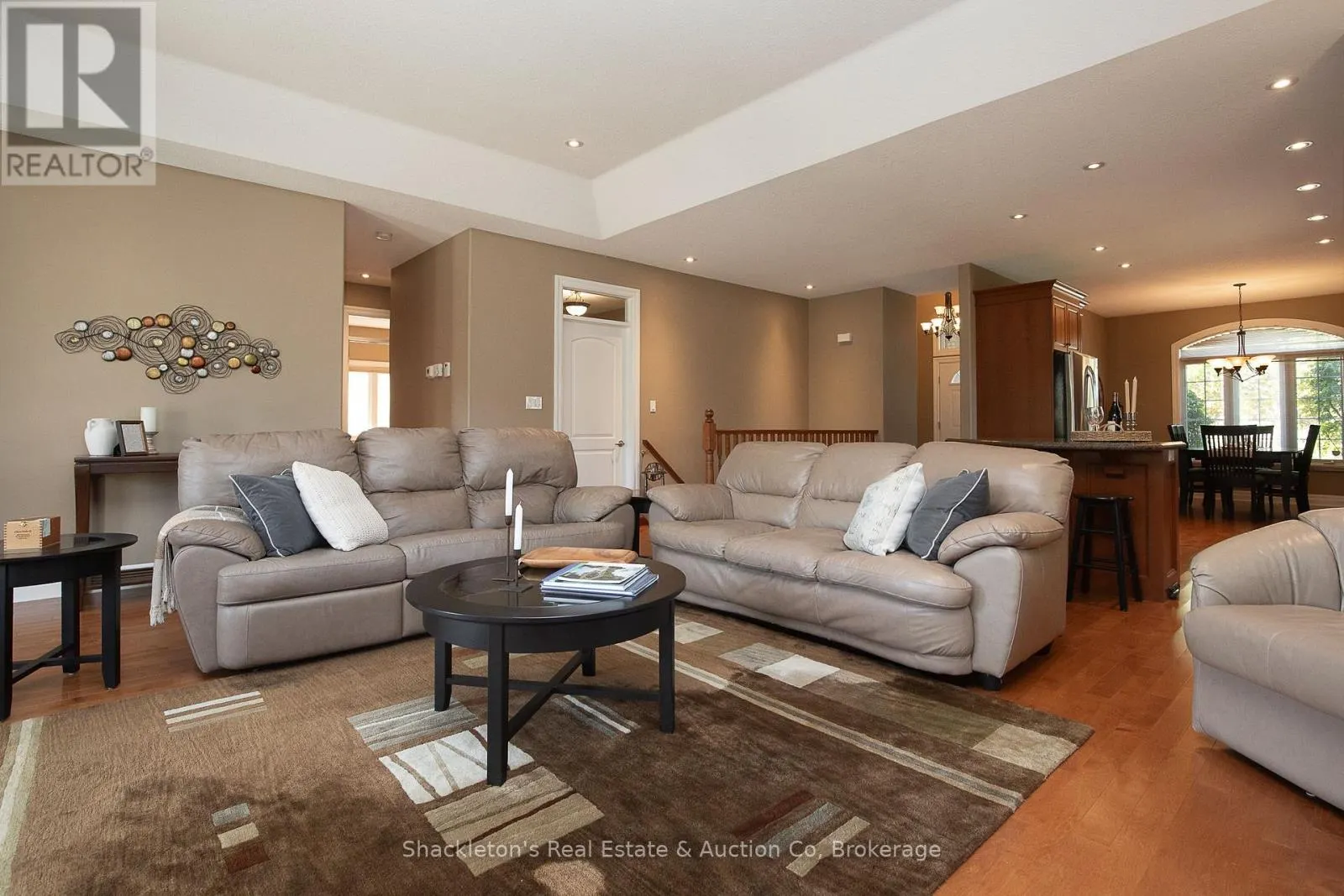 30 - 41 NORTH POINTE DRIVE, #30