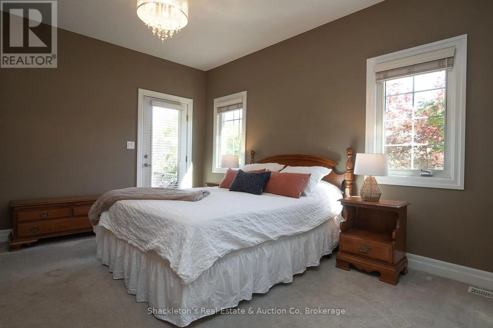 30 - 41 NORTH POINTE DRIVE, #30