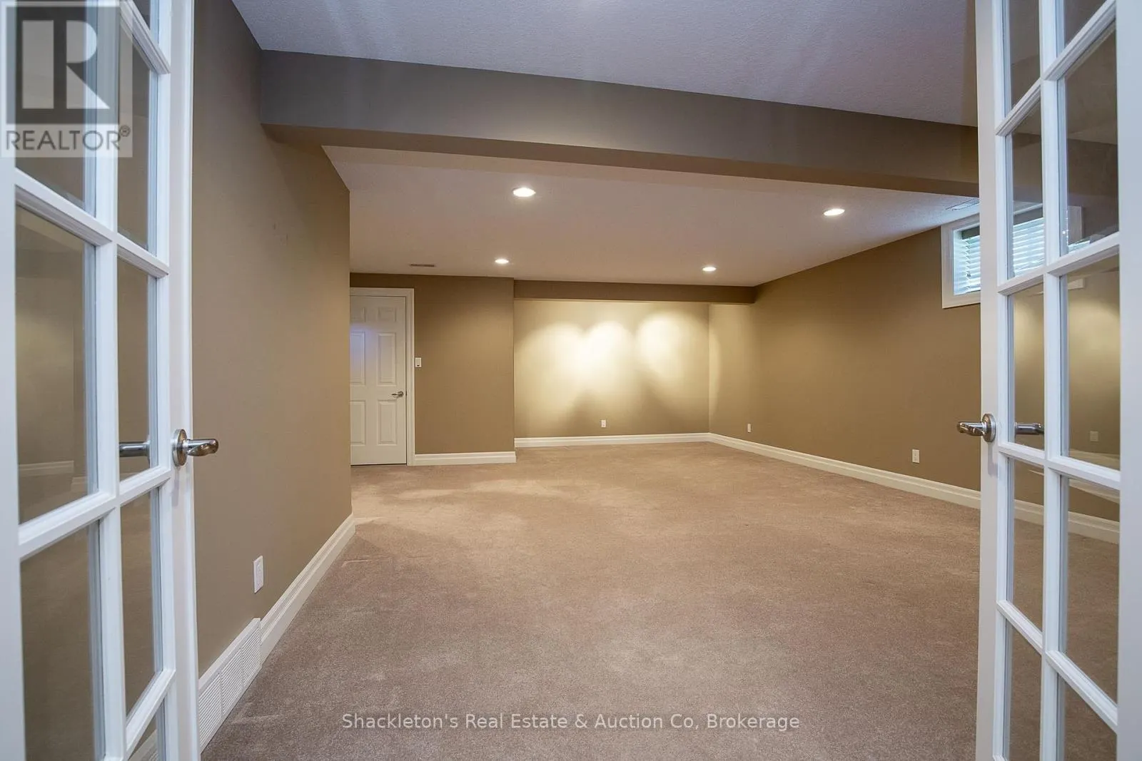 30 - 41 NORTH POINTE DRIVE, #30