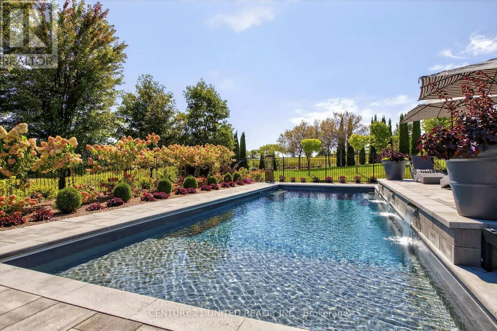 9 MAPLEHILL DRIVE