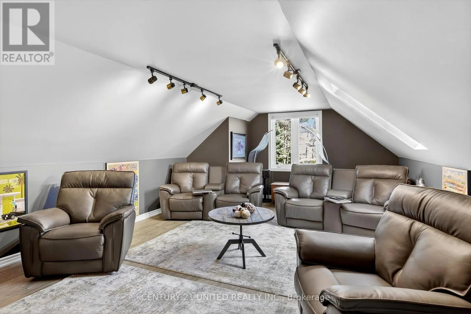 9 MAPLEHILL DRIVE