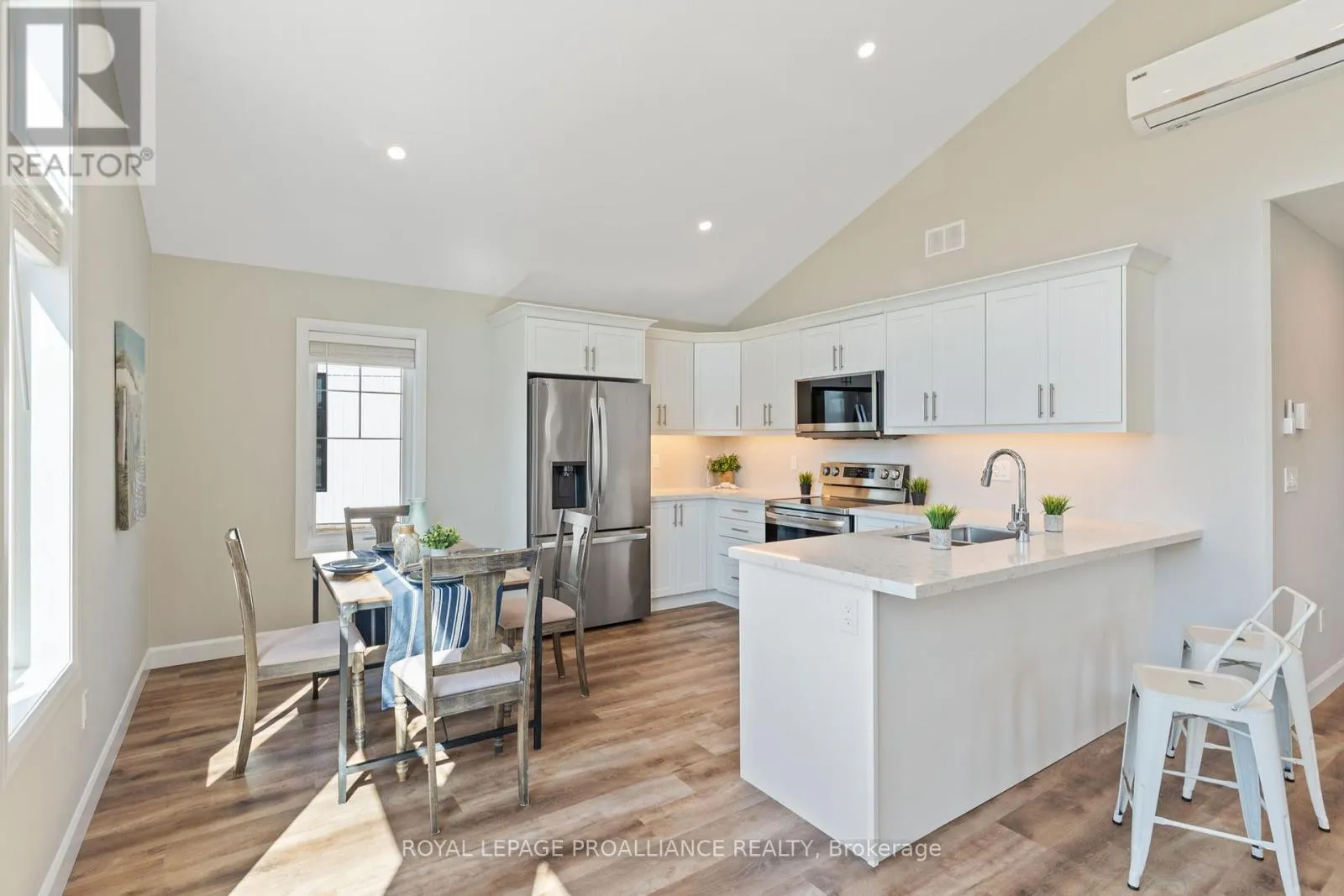 102 - 14 MEADOWCREEK DRIVE, #102