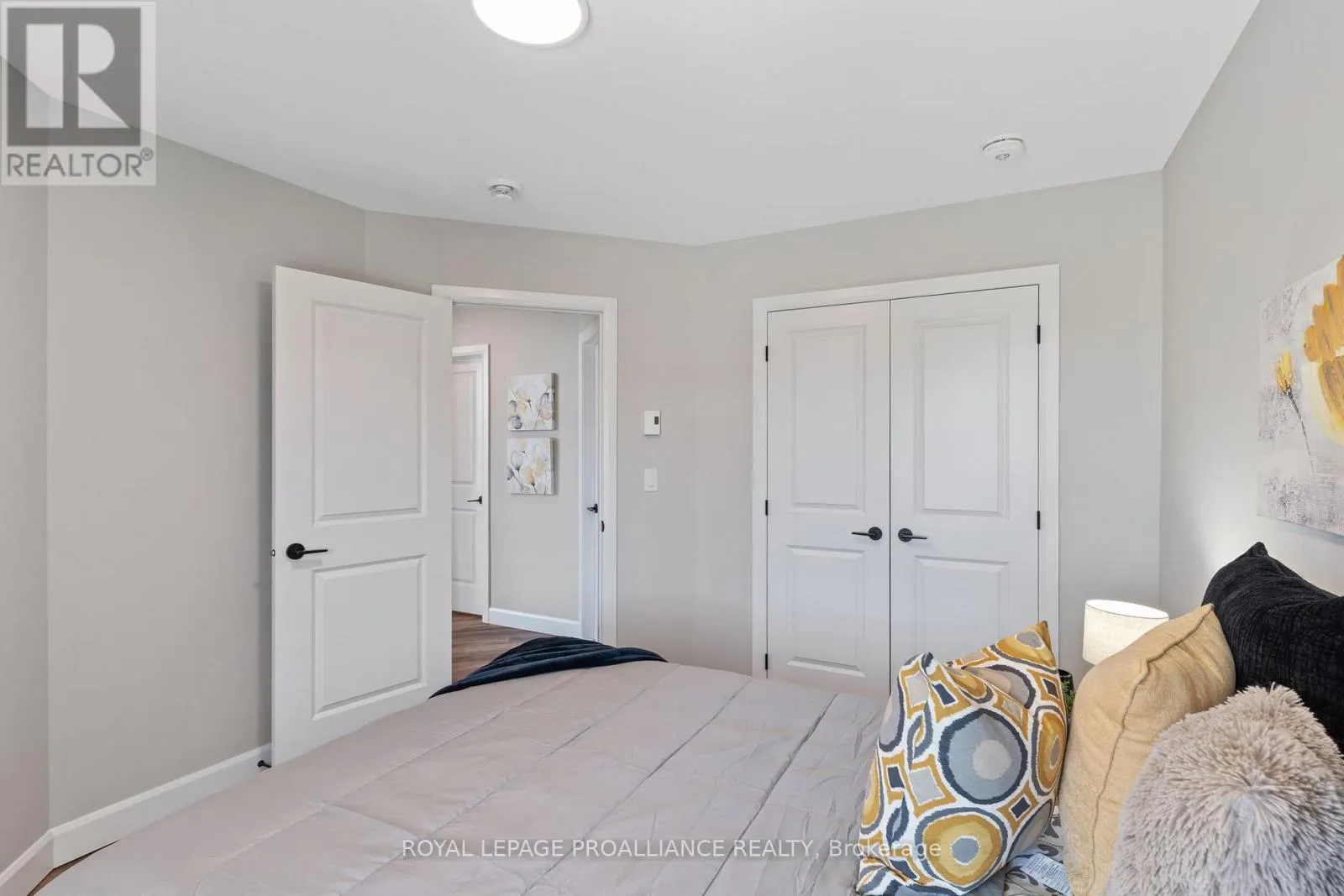 102 - 14 MEADOWCREEK DRIVE, #102