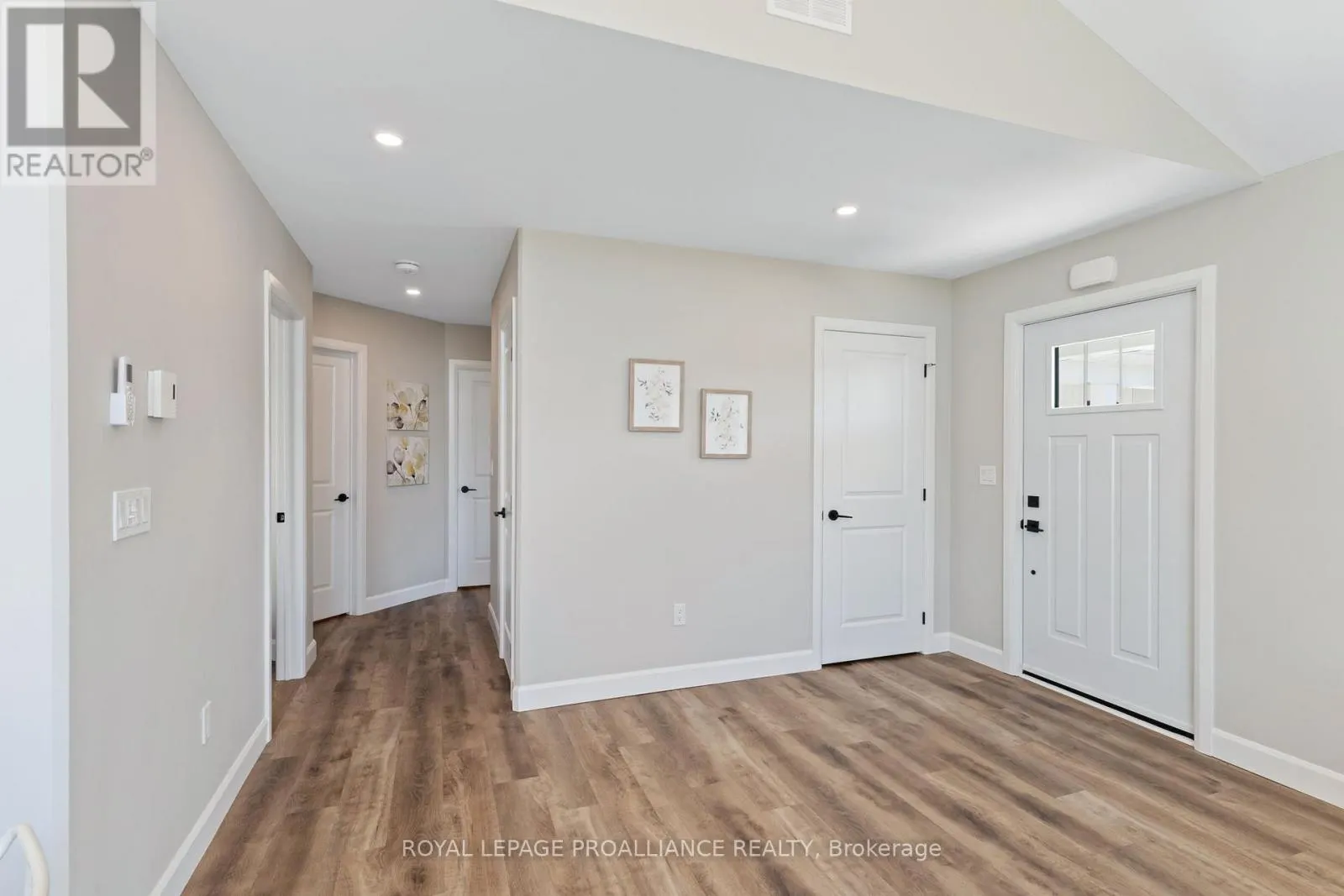 102 - 14 MEADOWCREEK DRIVE, #102