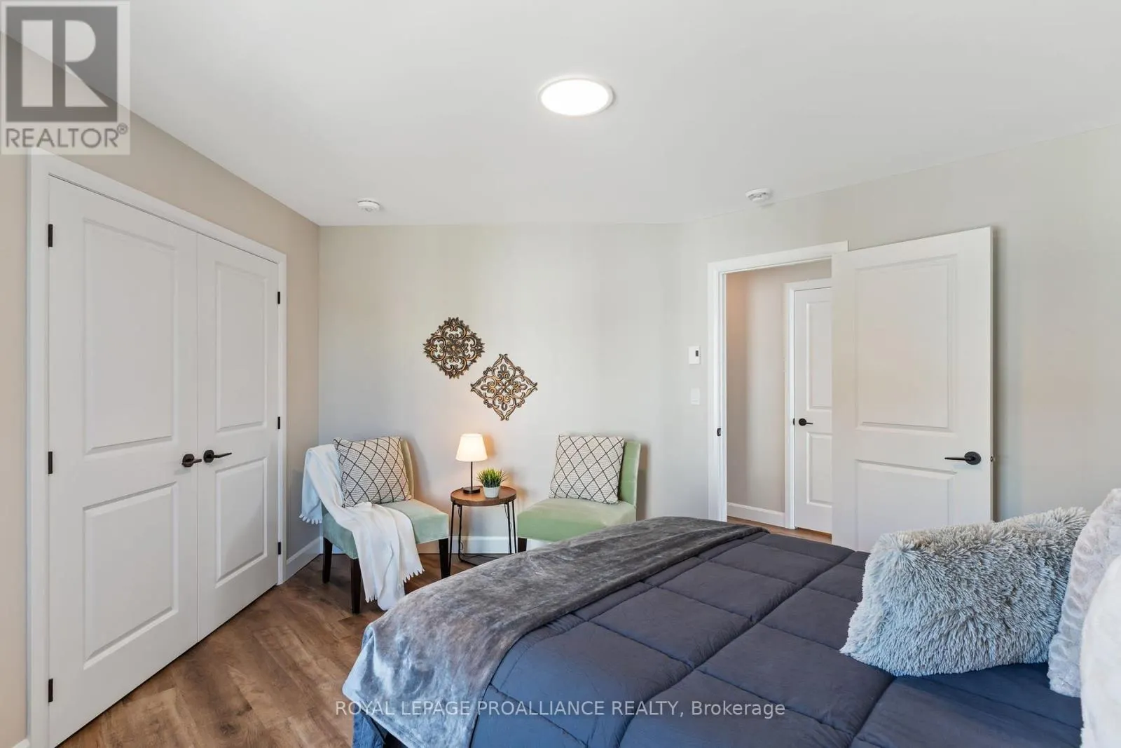 102 - 14 MEADOWCREEK DRIVE, #102