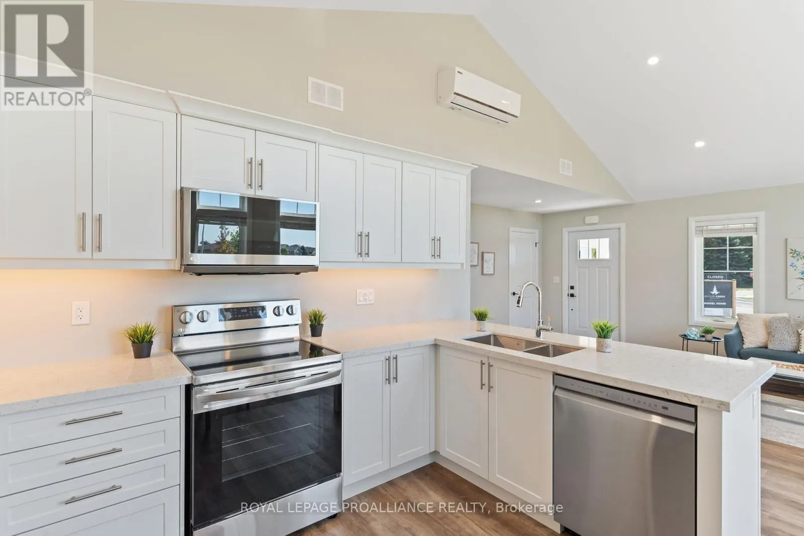 102 - 14 MEADOWCREEK DRIVE, #102