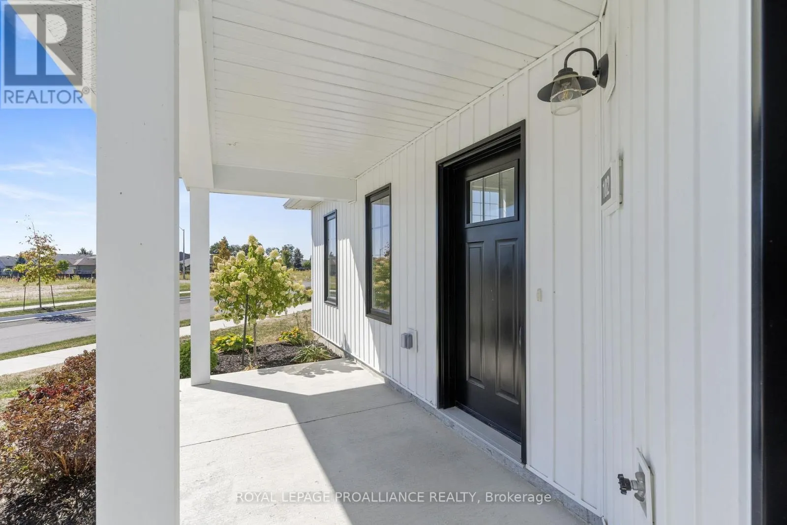 102 - 14 MEADOWCREEK DRIVE, #102