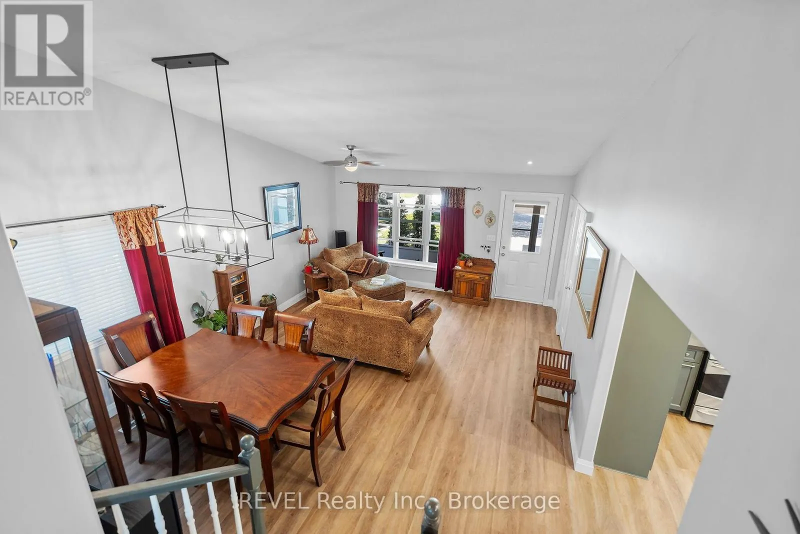 8116 WOODSVIEW CRESCENT