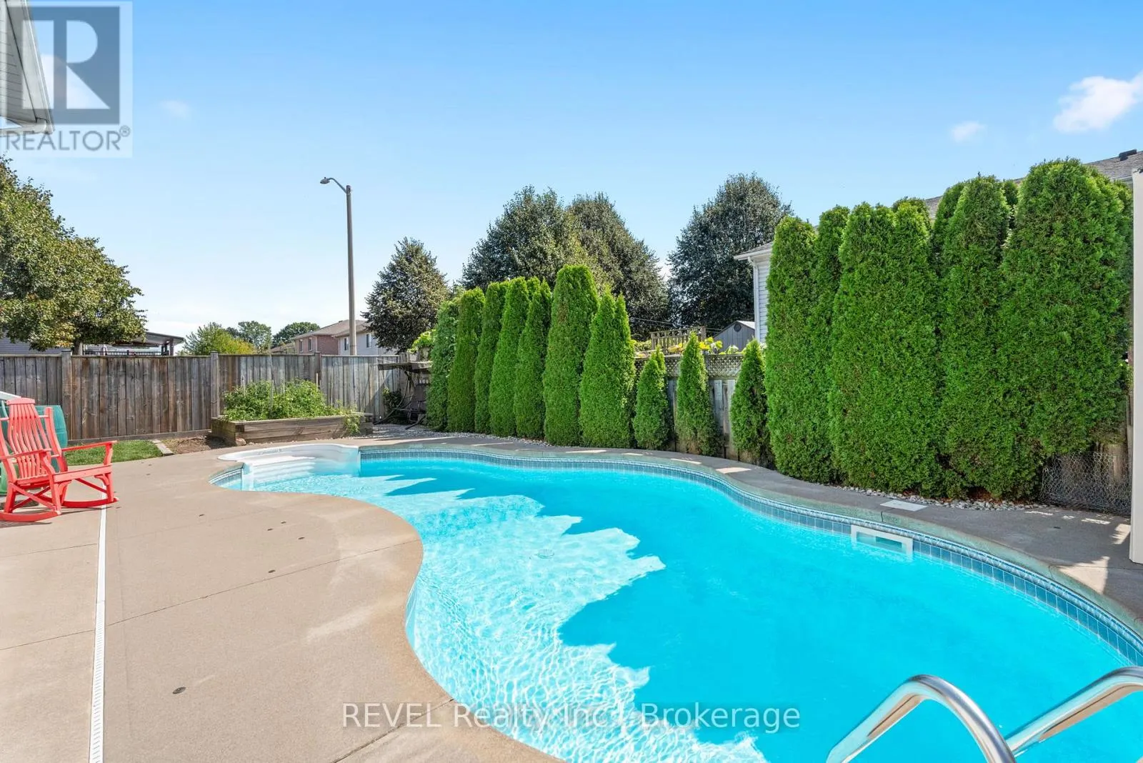 8116 WOODSVIEW CRESCENT