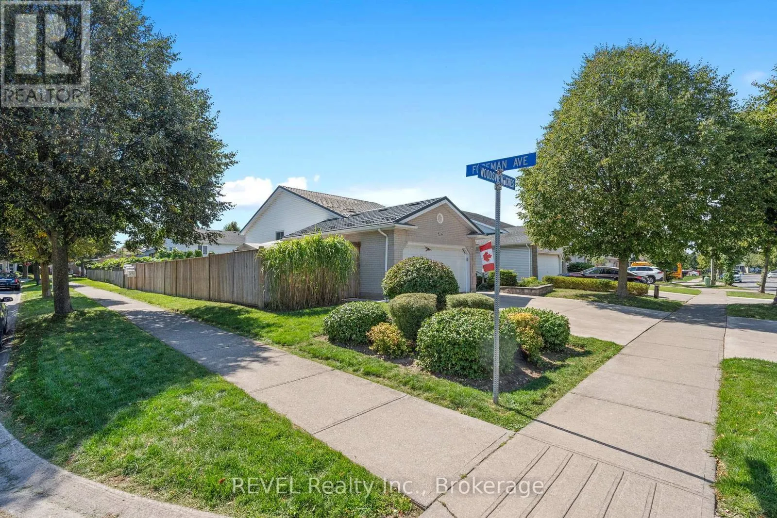 8116 WOODSVIEW CRESCENT