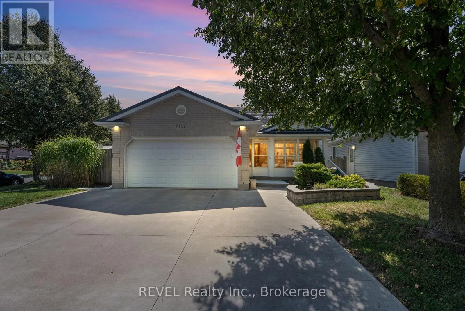 8116 WOODSVIEW CRESCENT