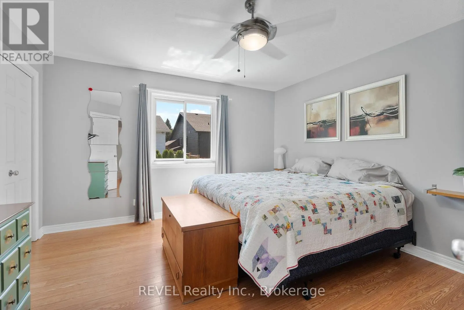 8116 WOODSVIEW CRESCENT