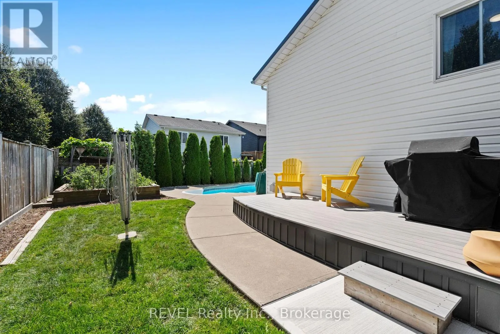 8116 WOODSVIEW CRESCENT