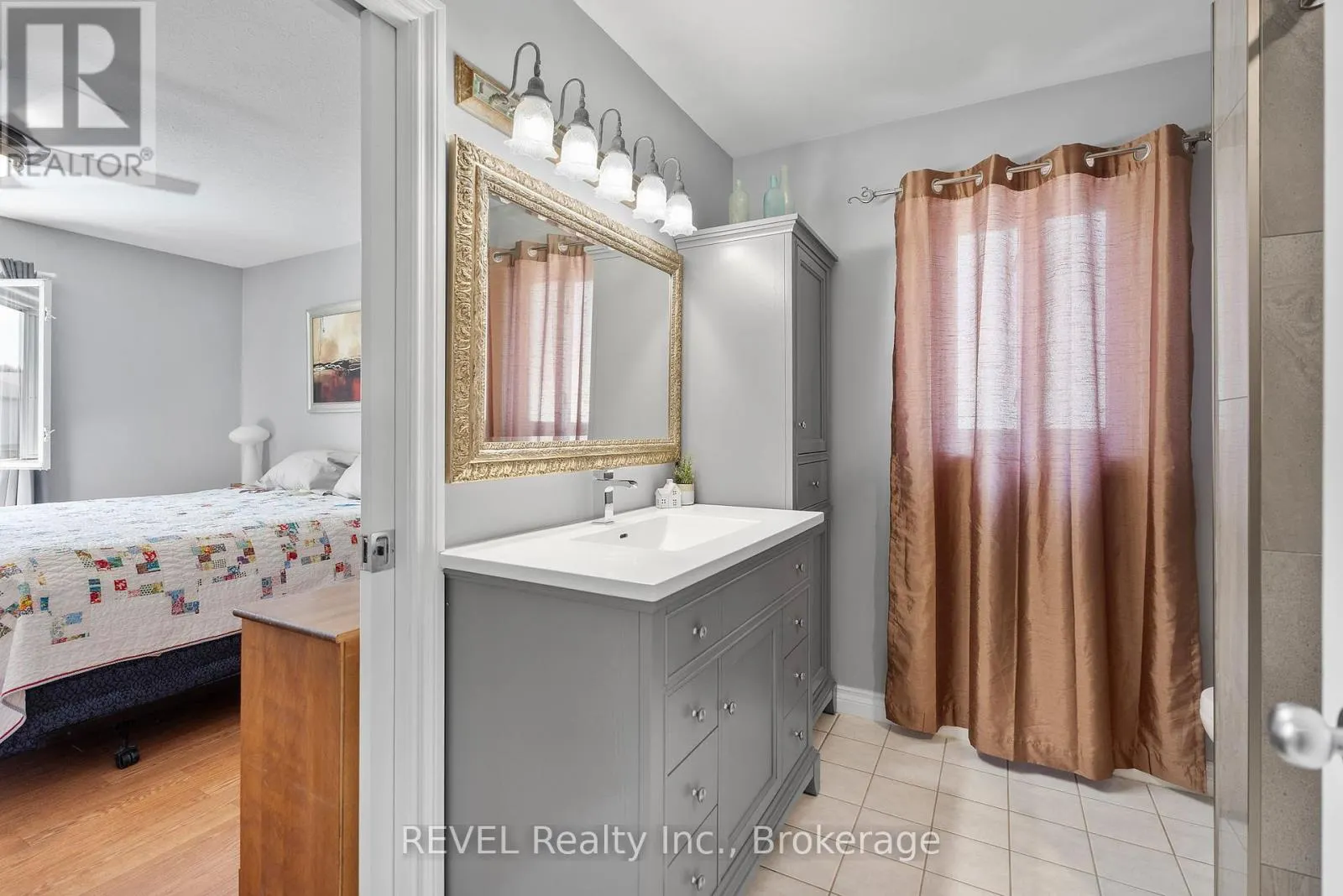 8116 WOODSVIEW CRESCENT