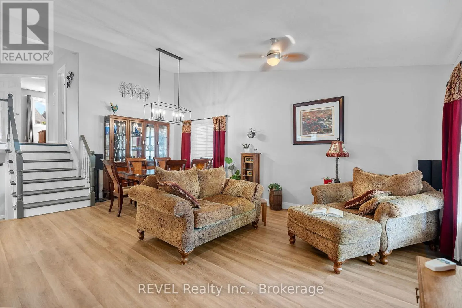8116 WOODSVIEW CRESCENT
