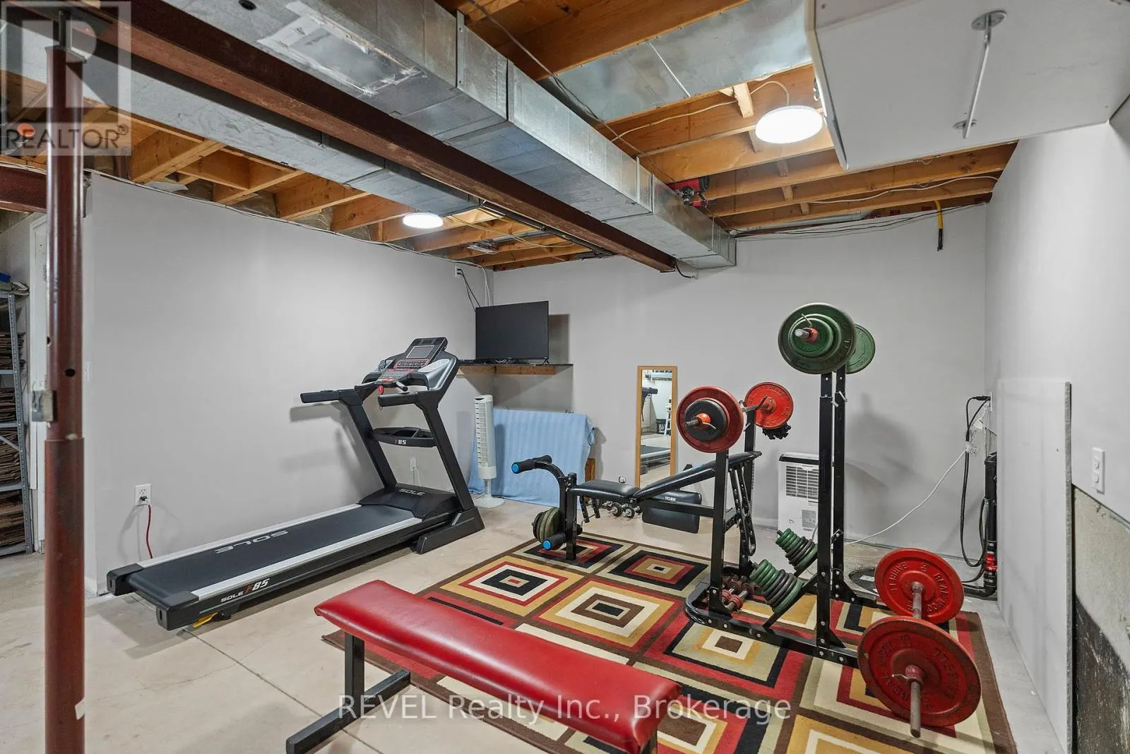 8116 WOODSVIEW CRESCENT