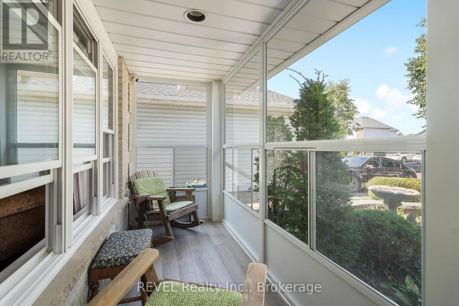 8116 WOODSVIEW CRESCENT