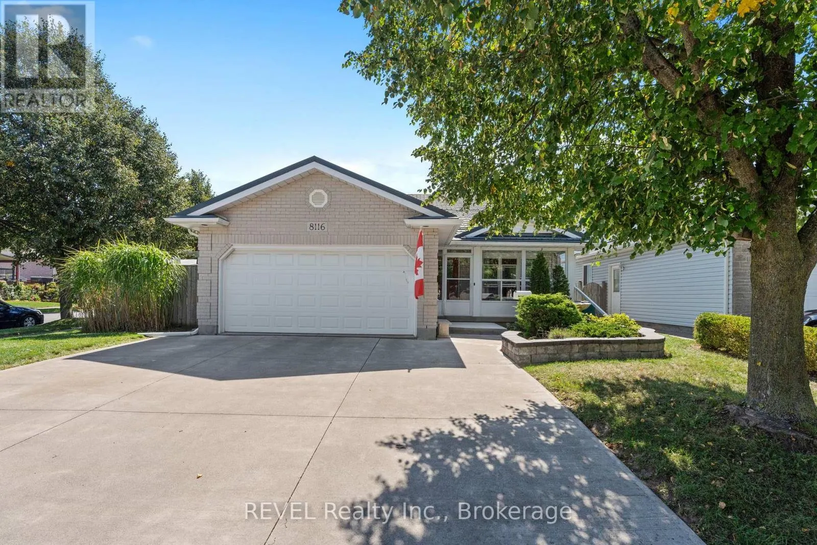 8116 WOODSVIEW CRESCENT