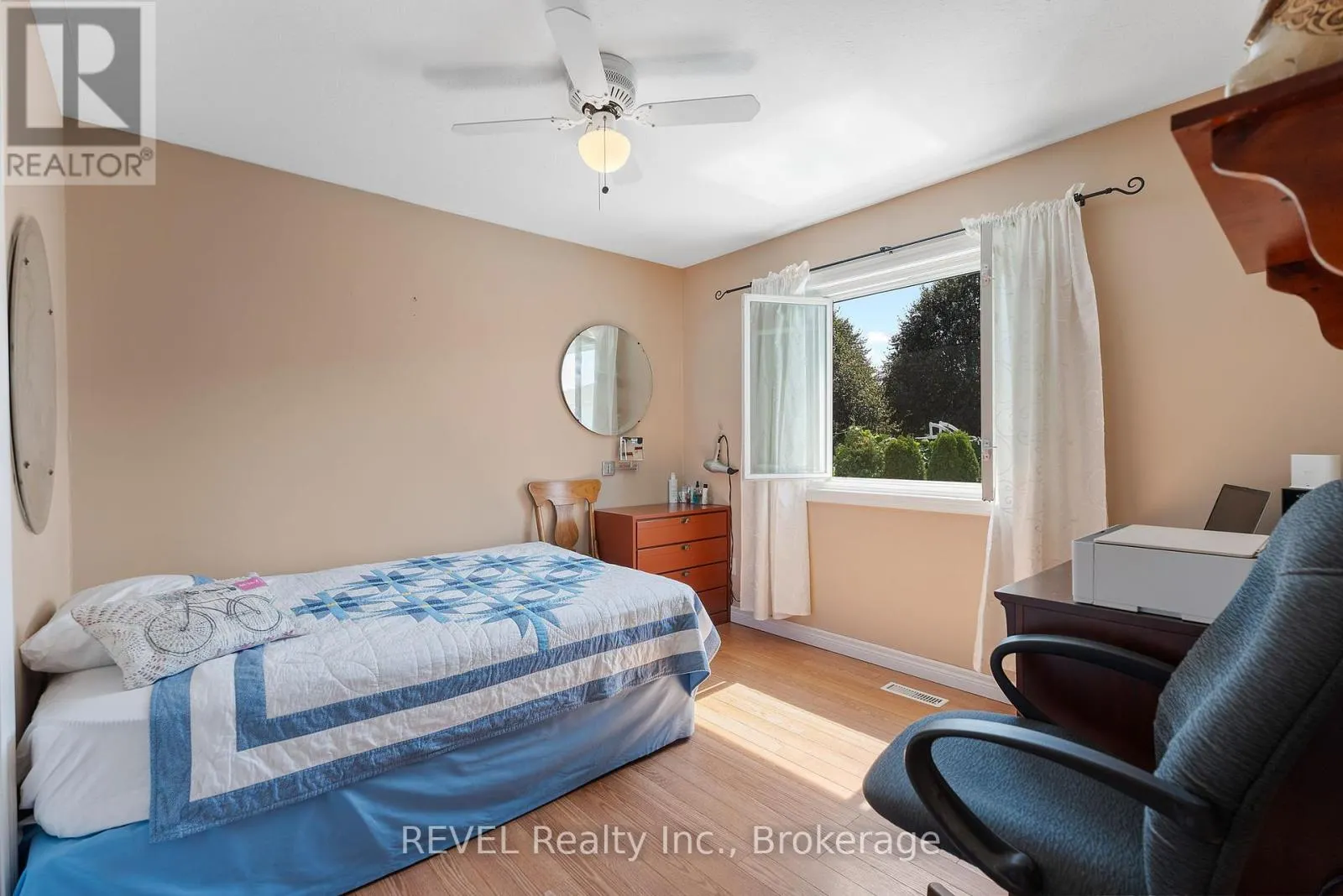 8116 WOODSVIEW CRESCENT
