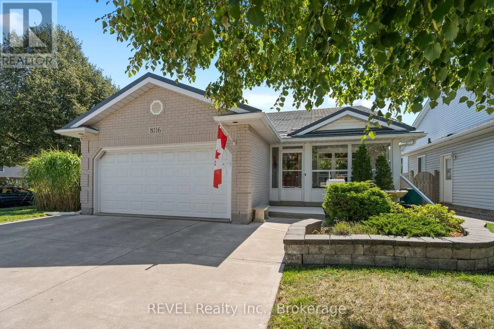 8116 WOODSVIEW CRESCENT