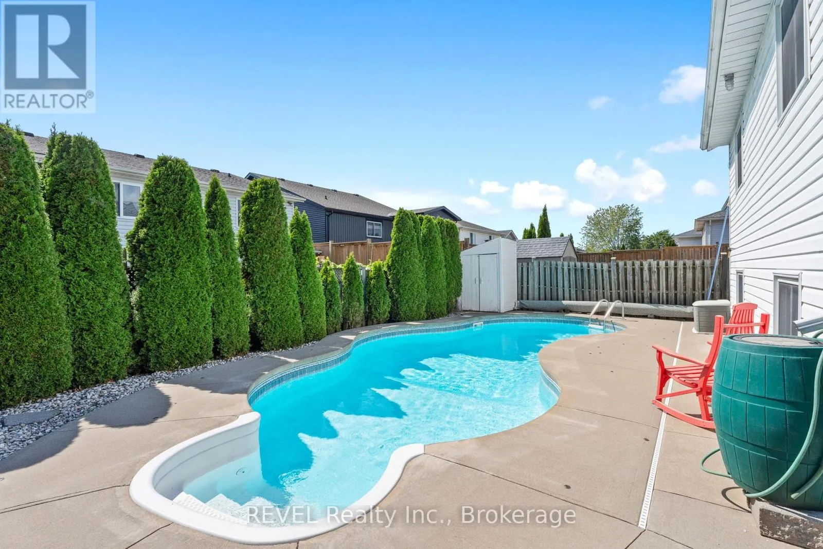 8116 WOODSVIEW CRESCENT