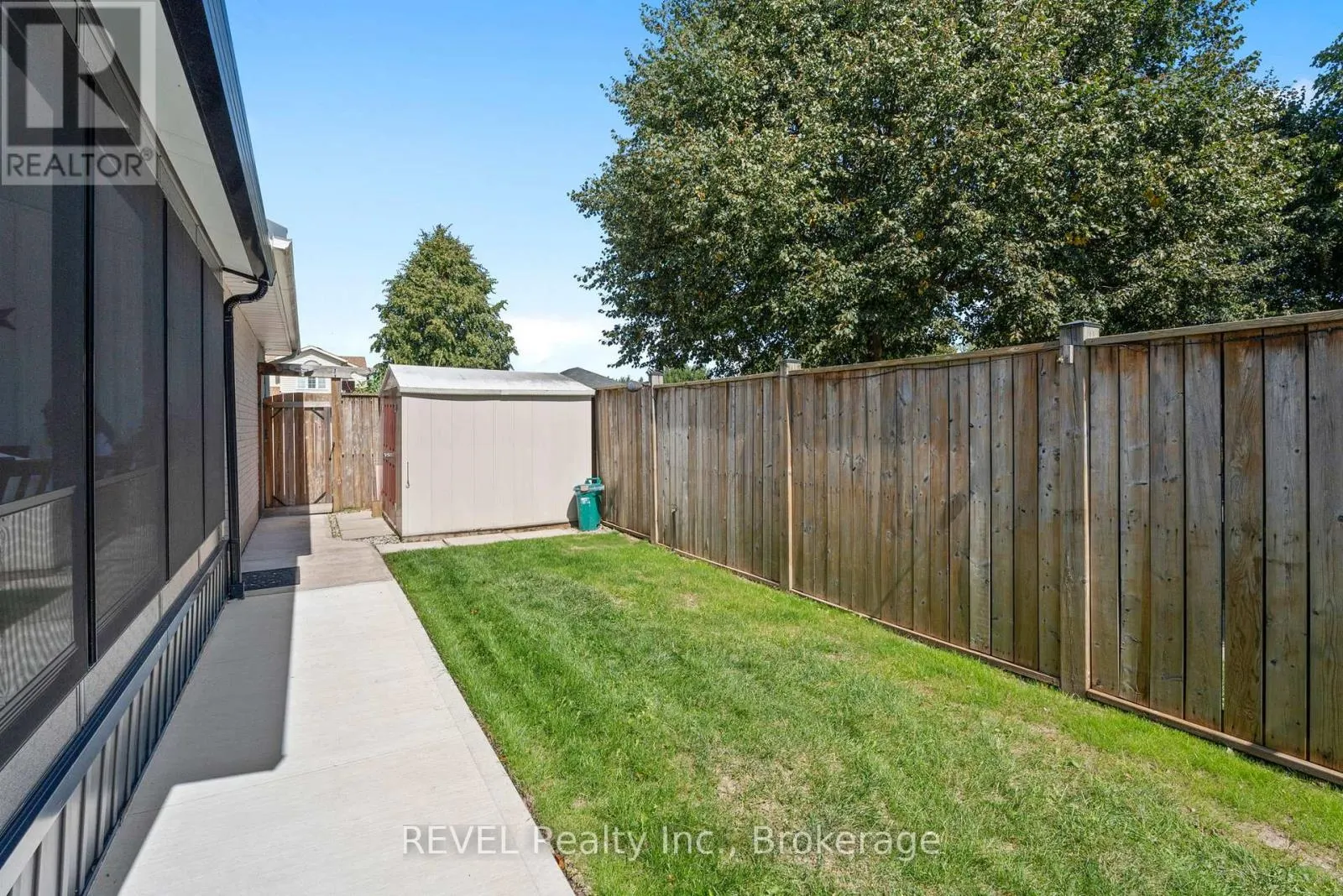 8116 WOODSVIEW CRESCENT