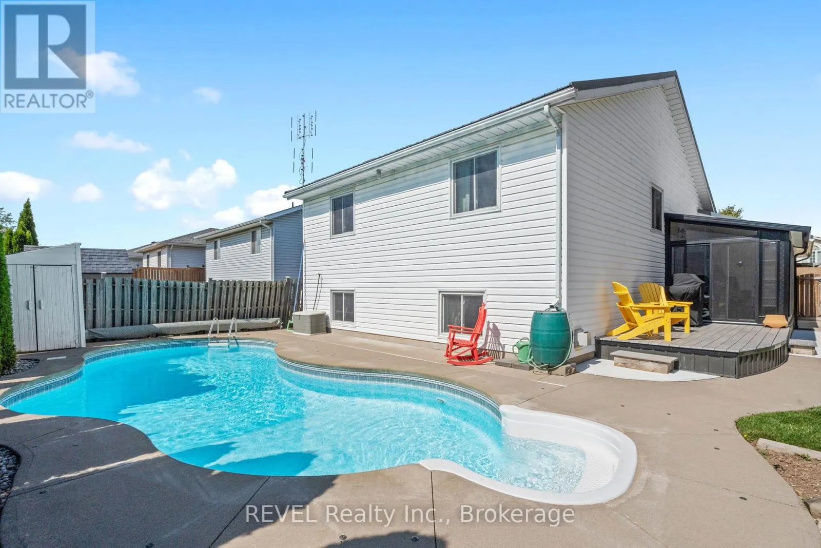 8116 WOODSVIEW CRESCENT