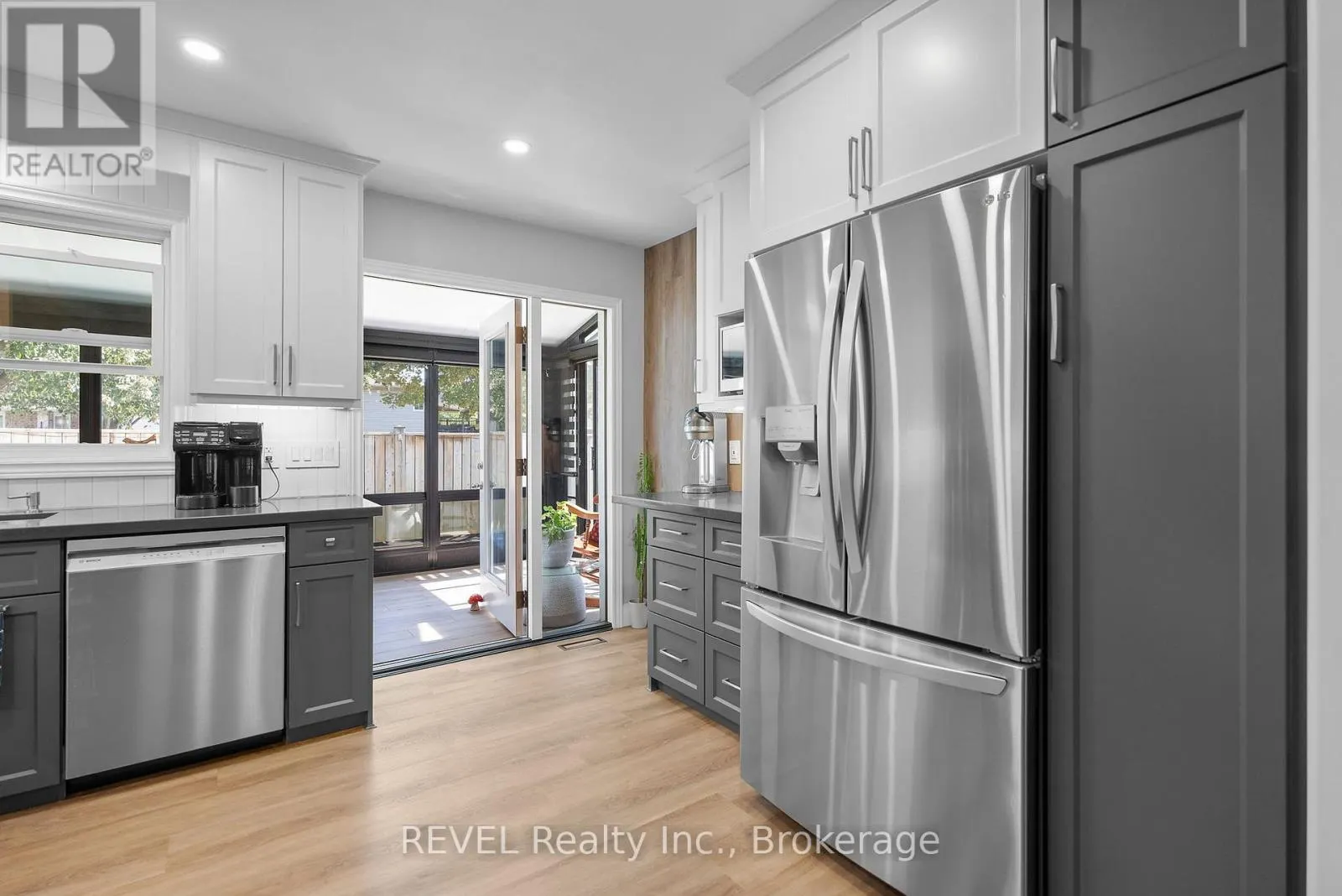 8116 WOODSVIEW CRESCENT