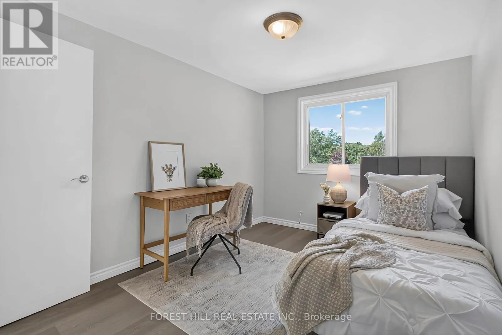 42 VINCENT CRESCENT