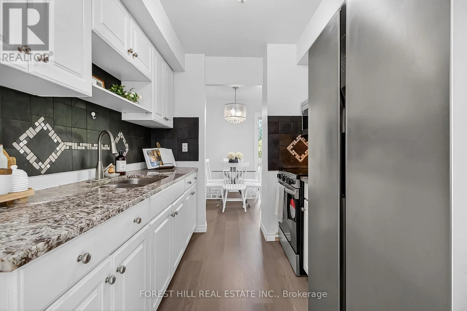 42 VINCENT CRESCENT