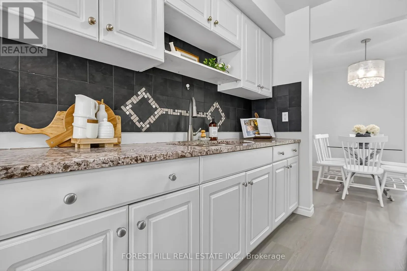 42 VINCENT CRESCENT