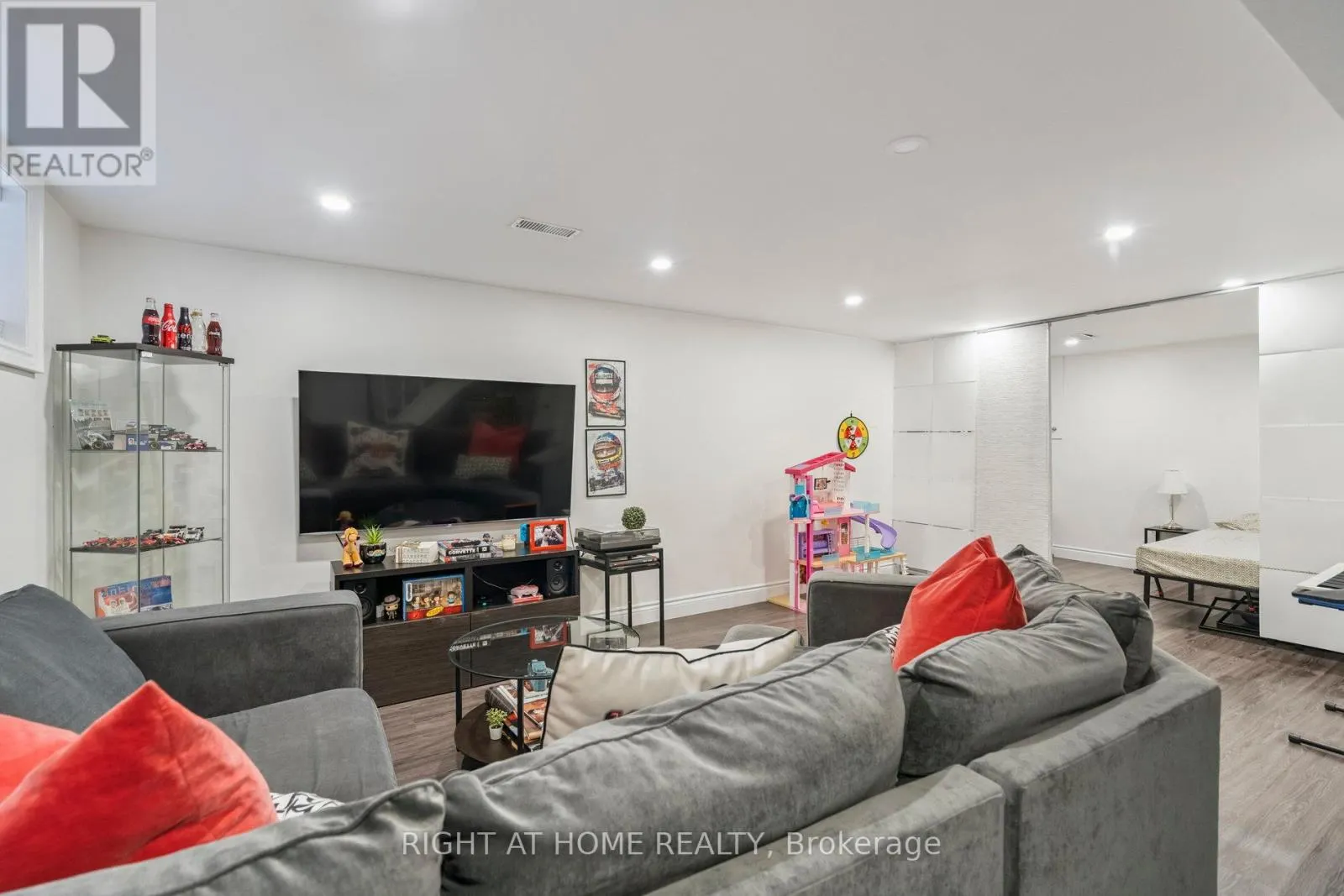 35 - 151 GATESHEAD CRESCENT