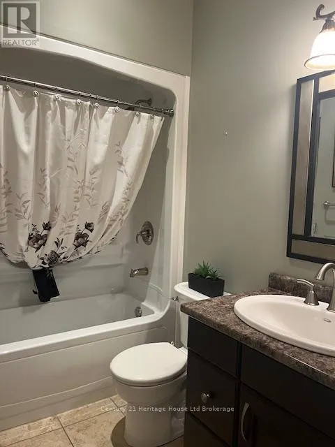 1 - 5 WOODHAVEN DRIVE, #1